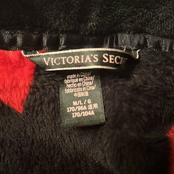 Victoria’s Secret brand plush heart robe size medium/large. - Picture 4 of 4